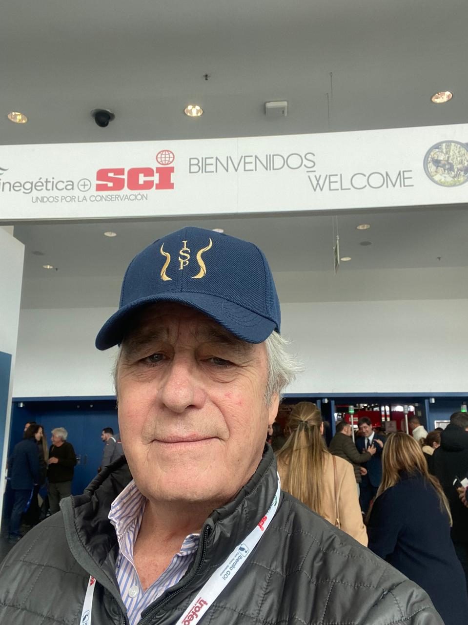 Emilio Paris, in an ISP cap, under the Cinegética and SCI welcome sign